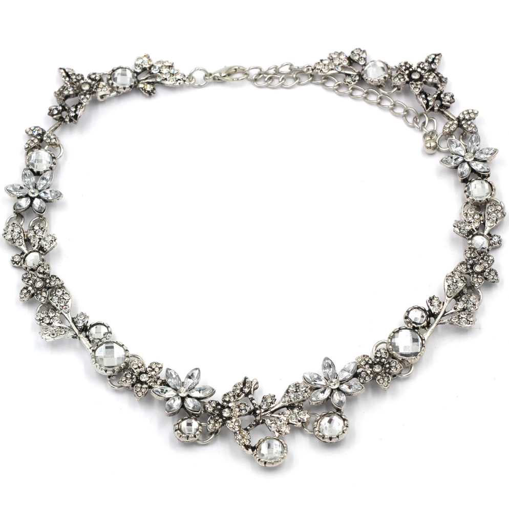 Silver pretty wreath crystal necklace